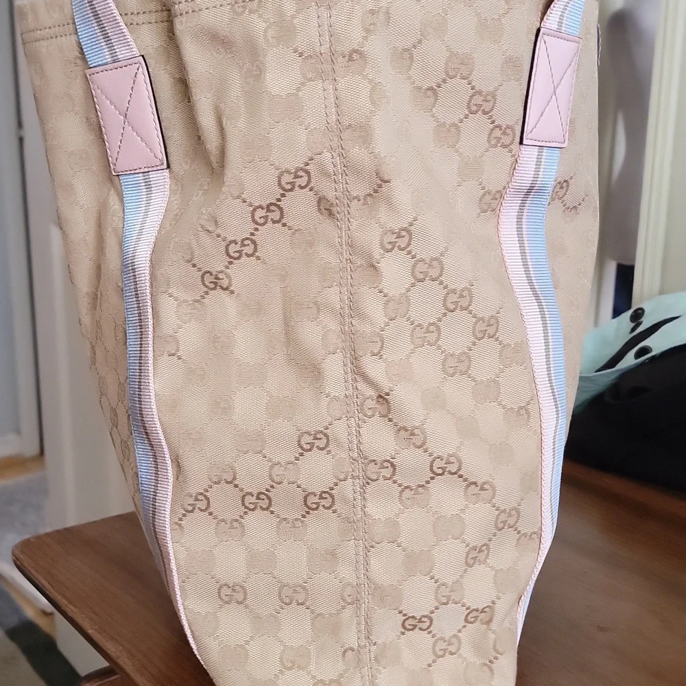 New with Tag attached Gucci Beige GG Canvas Tote with Pastel Pink & Blue Straps - Picture 5 of 16